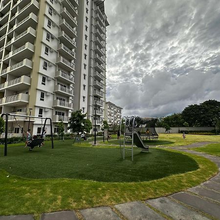 2 Bedroom Condo Unit Near Sm Bf & Naia At The Atherton By Dmci With 2 Balcony Paranaque City 외부 사진