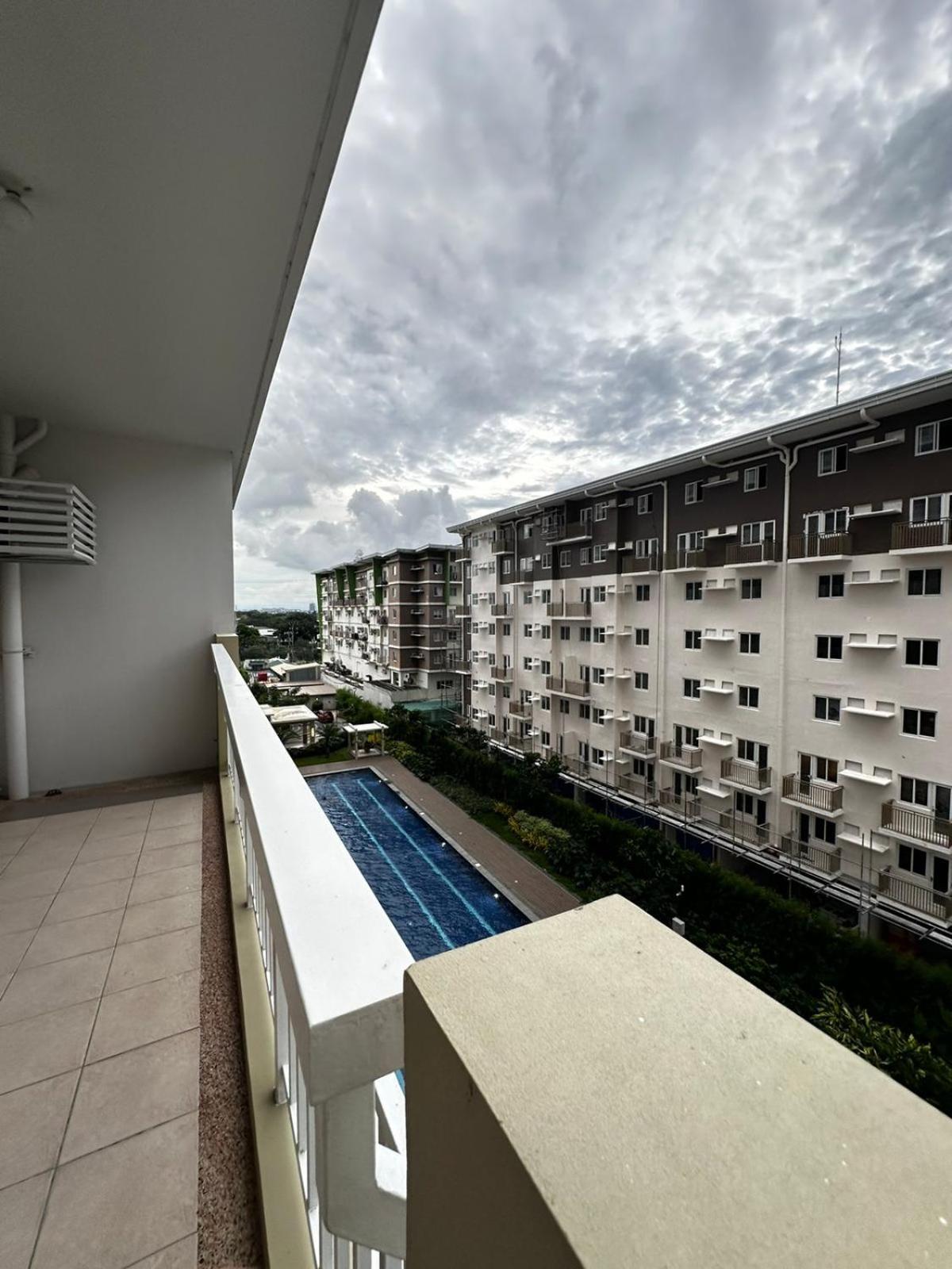 2 Bedroom Condo Unit Near Sm Bf & Naia At The Atherton By Dmci With 2 Balcony Paranaque City 외부 사진
