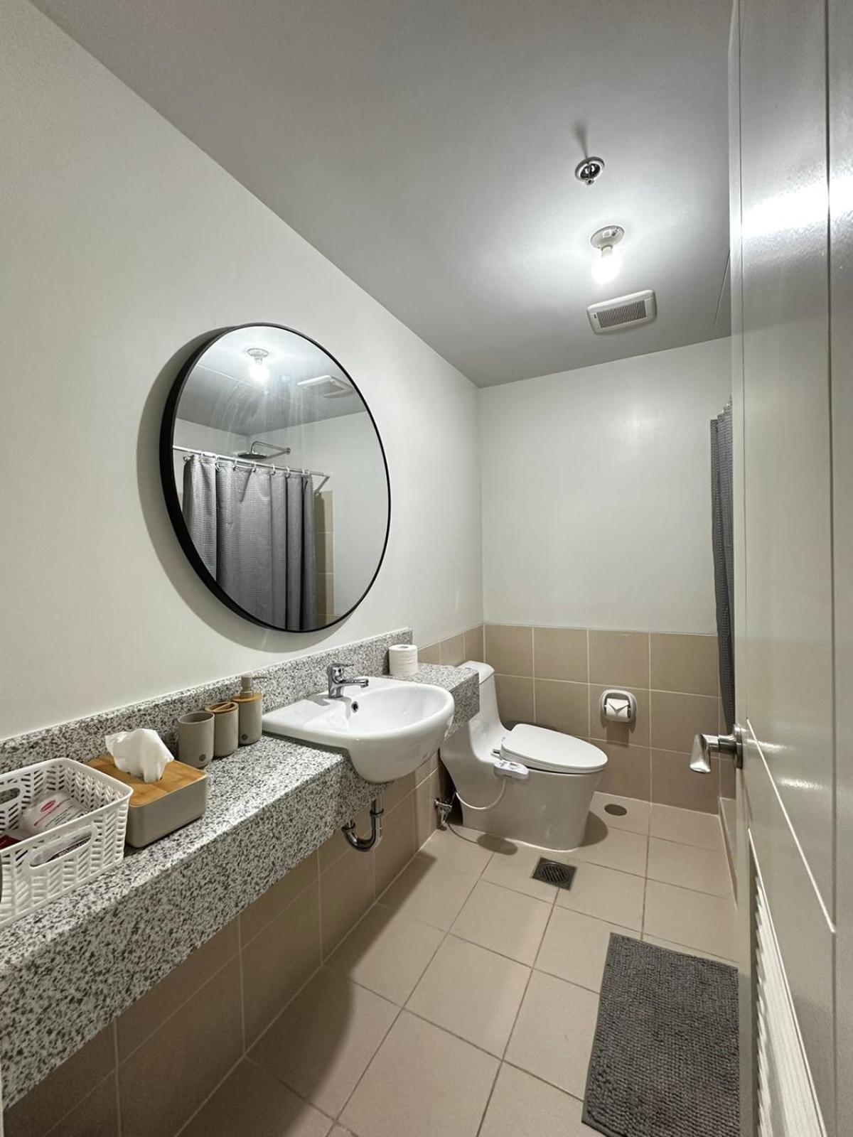 2 Bedroom Condo Unit Near Sm Bf & Naia At The Atherton By Dmci With 2 Balcony Paranaque City 외부 사진