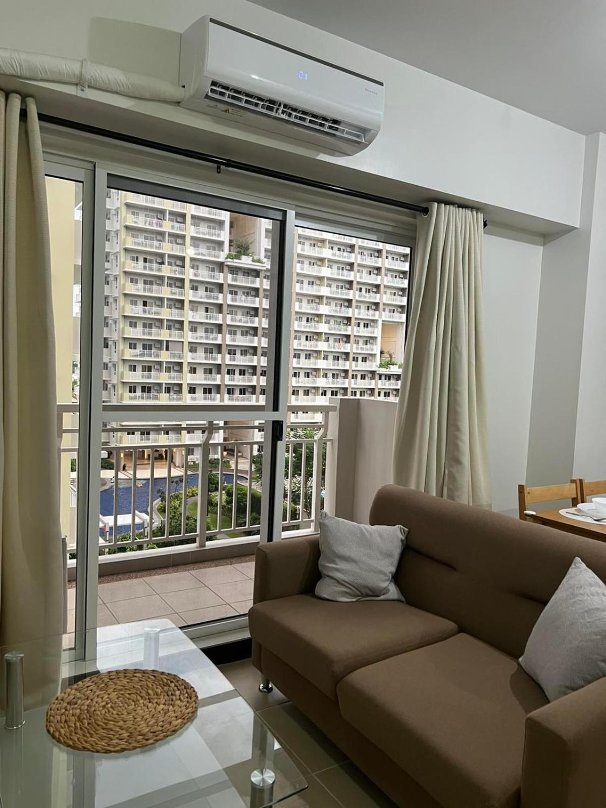 2 Bedroom Condo Unit Near Sm Bf & Naia At The Atherton By Dmci With 2 Balcony Paranaque City 외부 사진