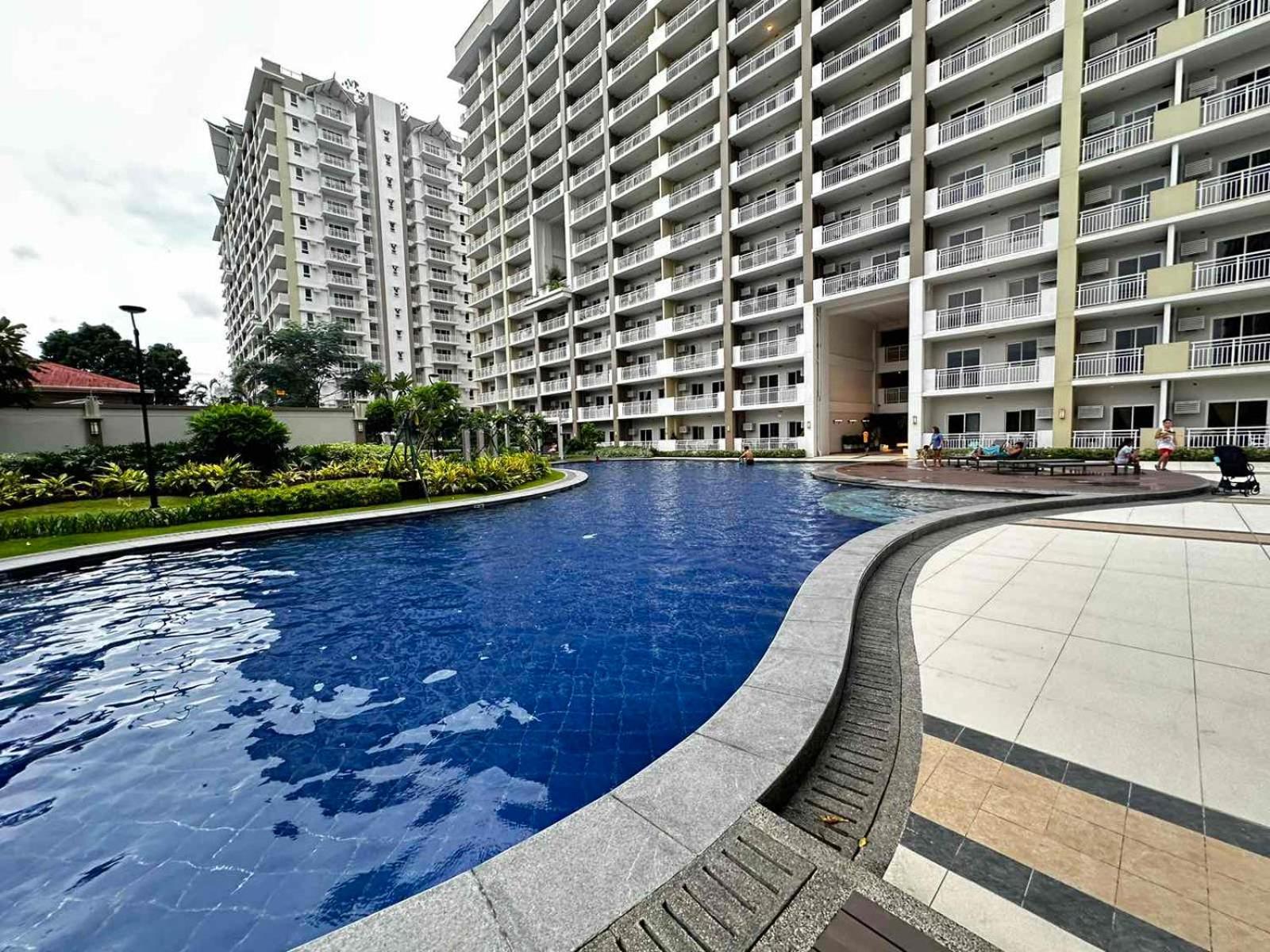 2 Bedroom Condo Unit Near Sm Bf & Naia At The Atherton By Dmci With 2 Balcony Paranaque City 외부 사진