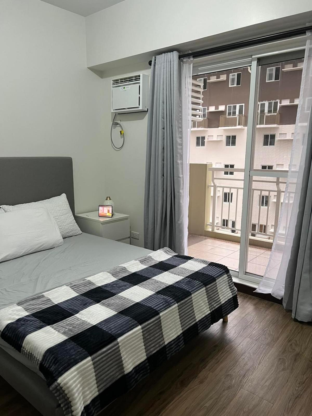 2 Bedroom Condo Unit Near Sm Bf & Naia At The Atherton By Dmci With 2 Balcony Paranaque City 외부 사진