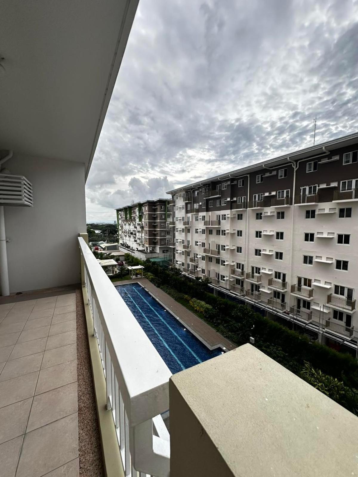 2 Bedroom Condo Unit Near Sm Bf & Naia At The Atherton By Dmci With 2 Balcony Paranaque City 외부 사진