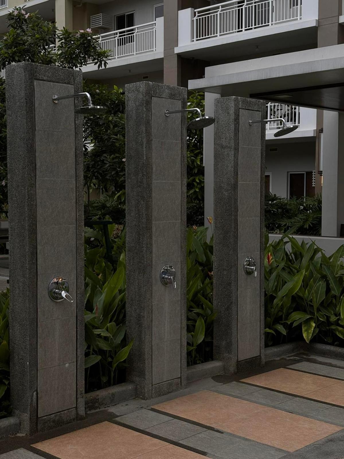 2 Bedroom Condo Unit Near Sm Bf & Naia At The Atherton By Dmci With 2 Balcony Paranaque City 외부 사진
