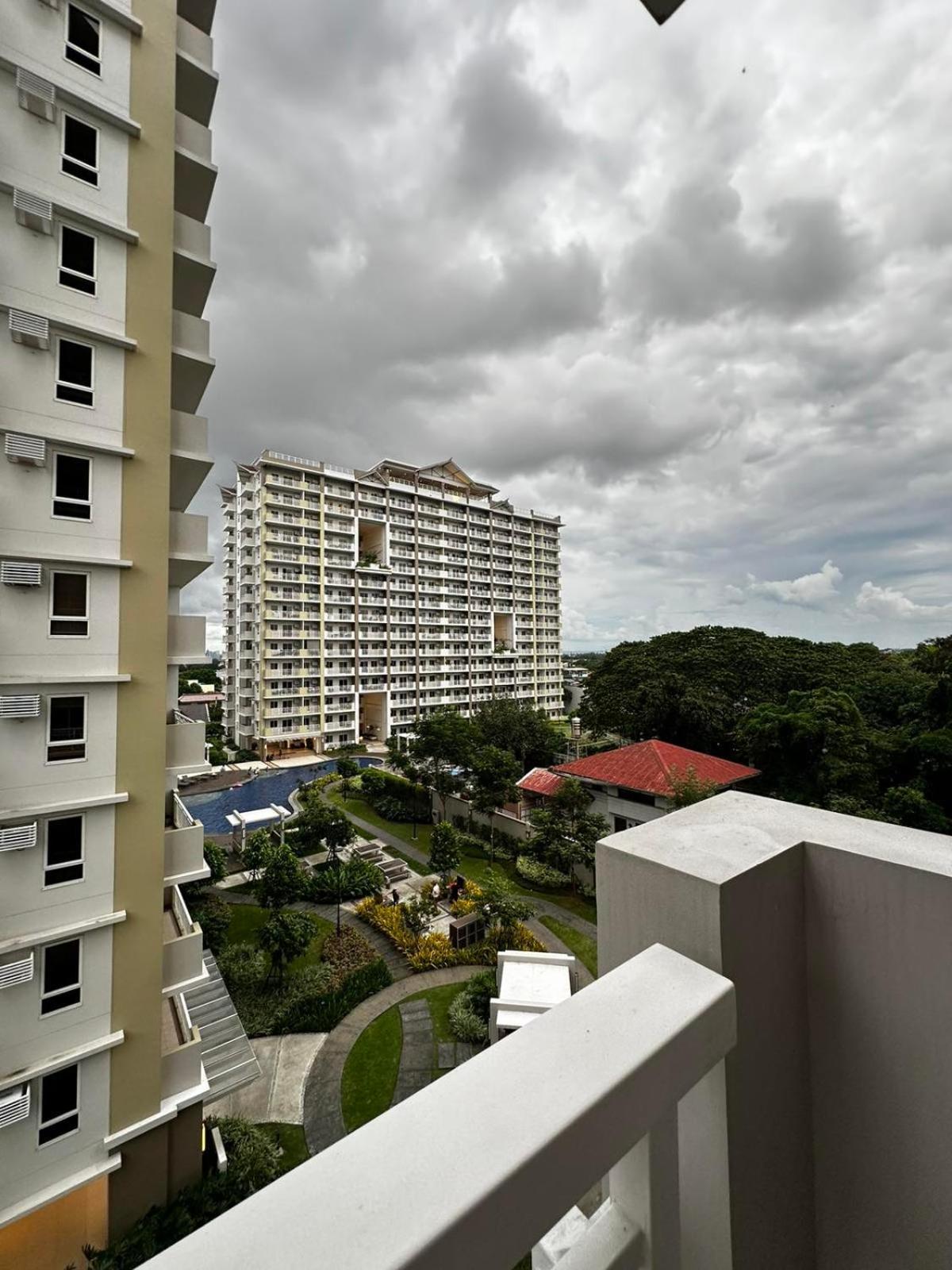 2 Bedroom Condo Unit Near Sm Bf & Naia At The Atherton By Dmci With 2 Balcony Paranaque City 외부 사진