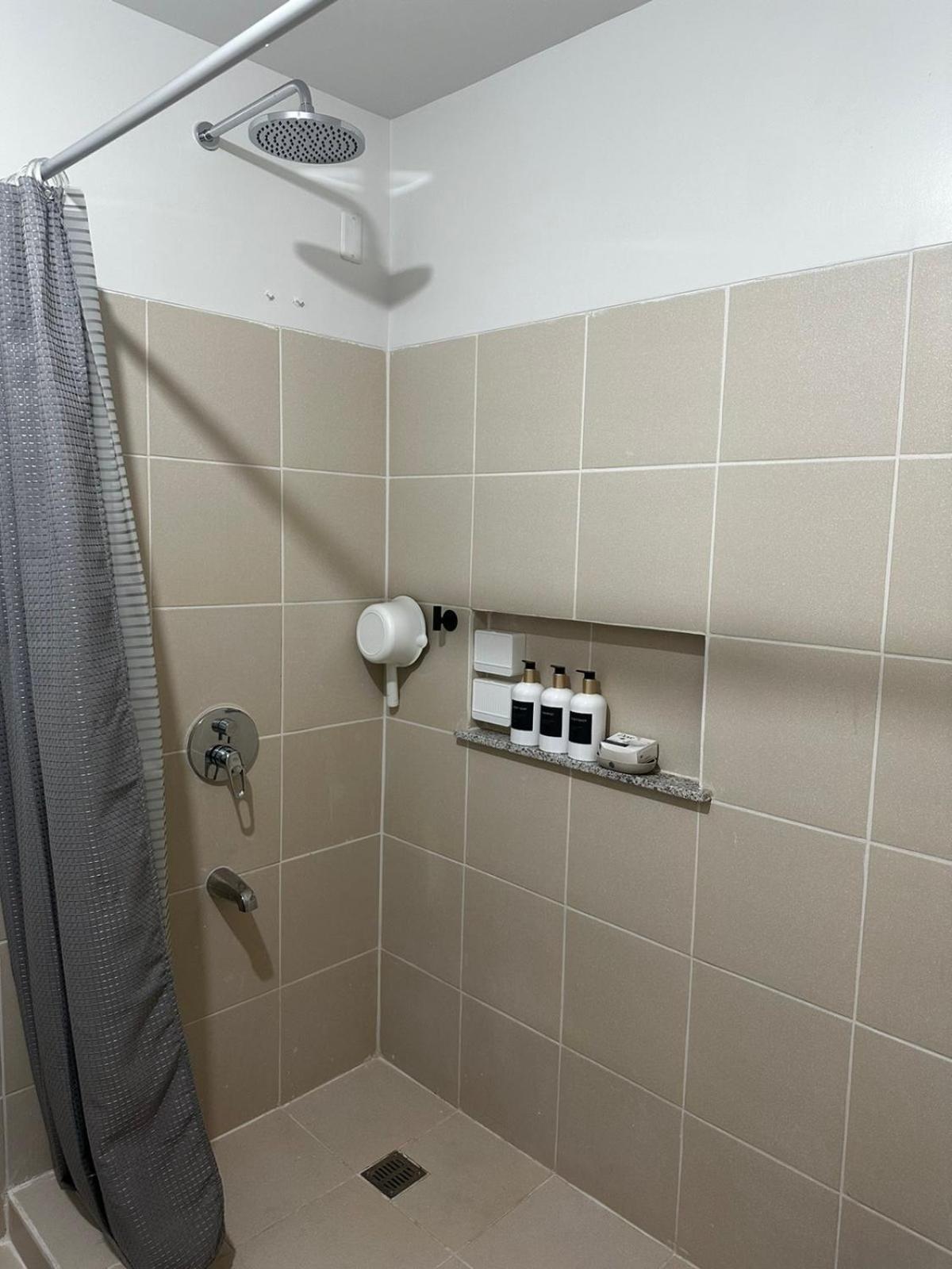 2 Bedroom Condo Unit Near Sm Bf & Naia At The Atherton By Dmci With 2 Balcony Paranaque City 외부 사진