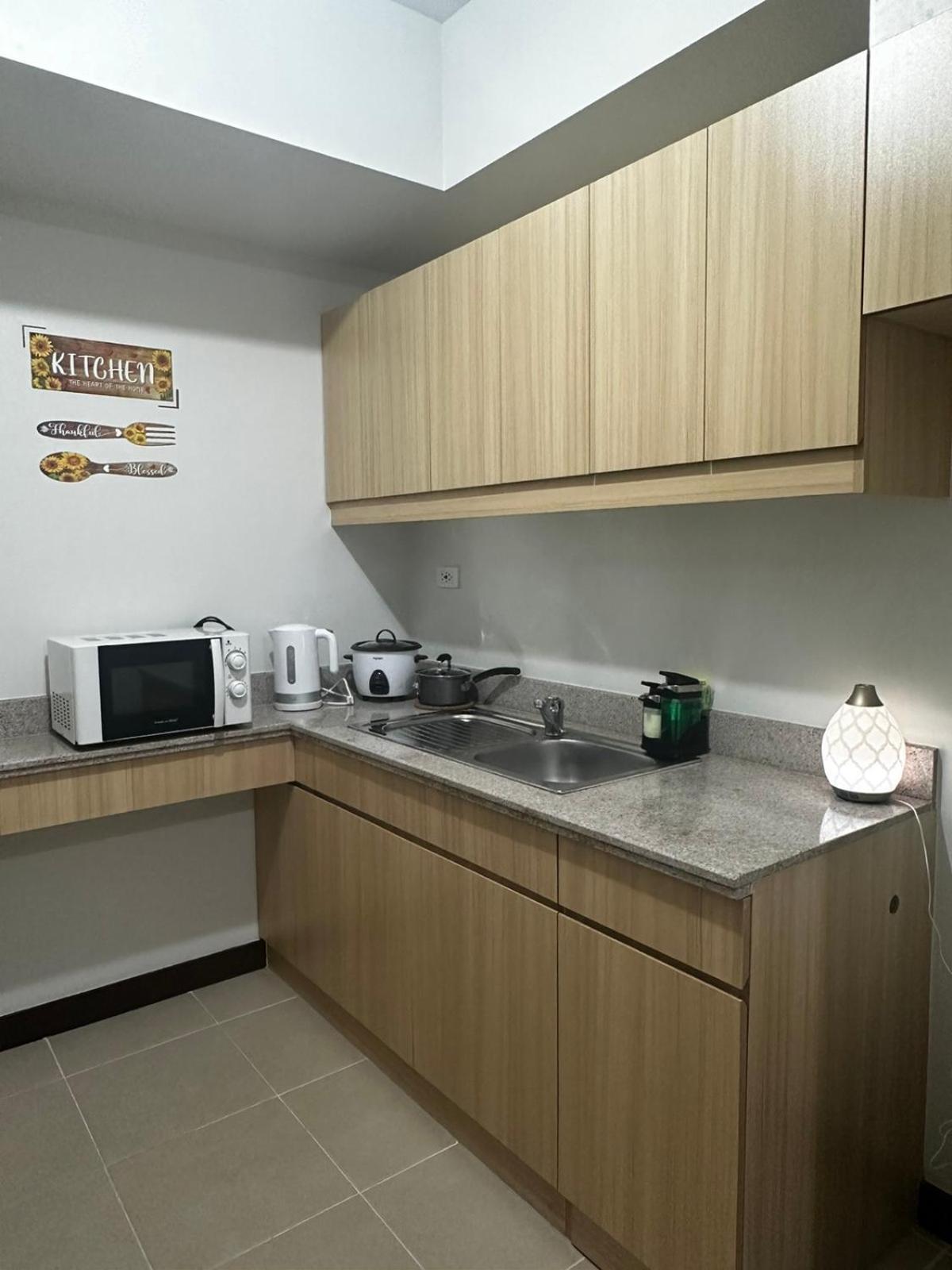 2 Bedroom Condo Unit Near Sm Bf & Naia At The Atherton By Dmci With 2 Balcony Paranaque City 외부 사진